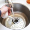 Как устранить засор в раковине: подробное руководство для хозяев дома