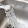 Почему плохо уходит вода и как с этим справиться: подробный разбор причин и решений